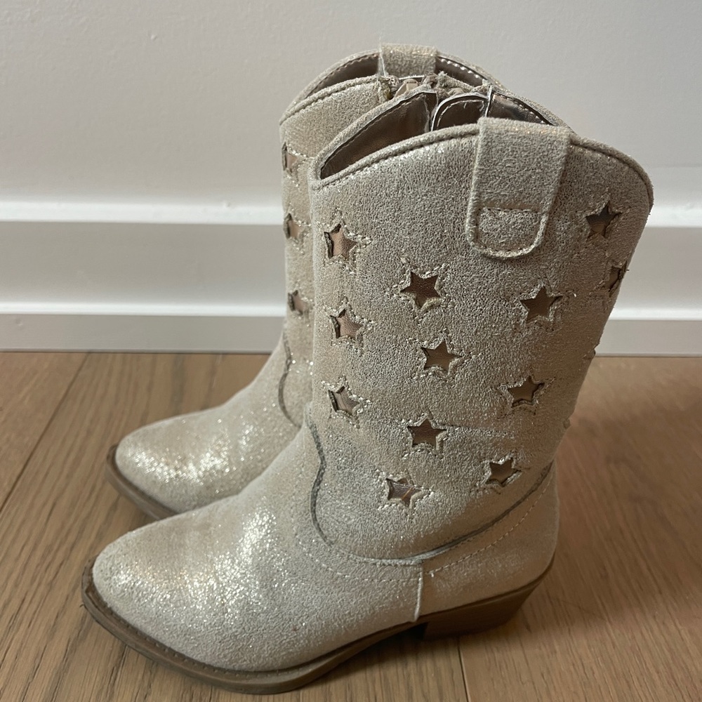 Tucker + Tate size 8 boots